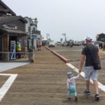 Mit Kind auf der Steanrs Wharf in Santa Barbara