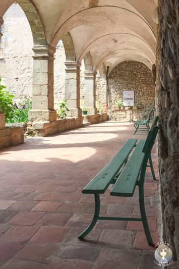 Ein Säulengang im Priorat von Pommiers