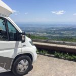 Mit dem Camper am Aussichtspunkt Col du Gratteau