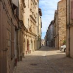 Eine Gasse in Saint-Bonnet-le-Château einem Village de caractere Loire