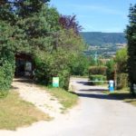 Ausfahrt auf dem Campingplatz Bel Epoque du Pilat