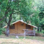Safarizelt auf dem Campingplatz Bel’Epoque du Pilat in Pelussin