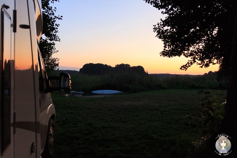 Sonnenuntergang vom Wohnmobil-Stellplatz in Pelnik Polen