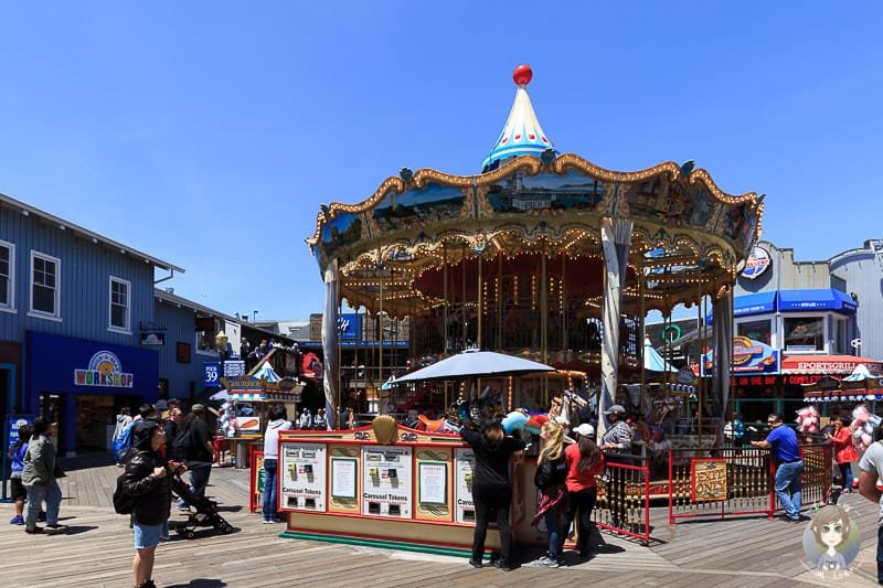 Ein Karussell am Pier 39 in San Francisco