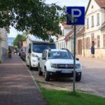 Parken mit dem Wohnmobil im Baltikum in kleinen Orten