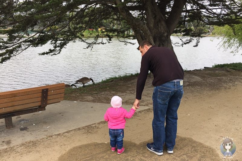 Spaziergang mit Kind in Monterey
