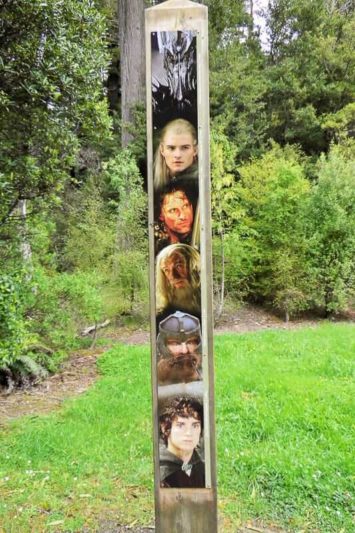 Tafel mit Figuren aus Herr der Ringe in Neuseeland