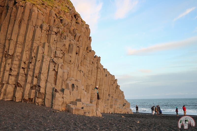 Sonnenuntergang am Reynisfjara Strand im Süden von Island