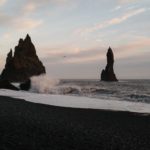 am Reynisdrangar zum Sonnenuntergang in Islands Süden