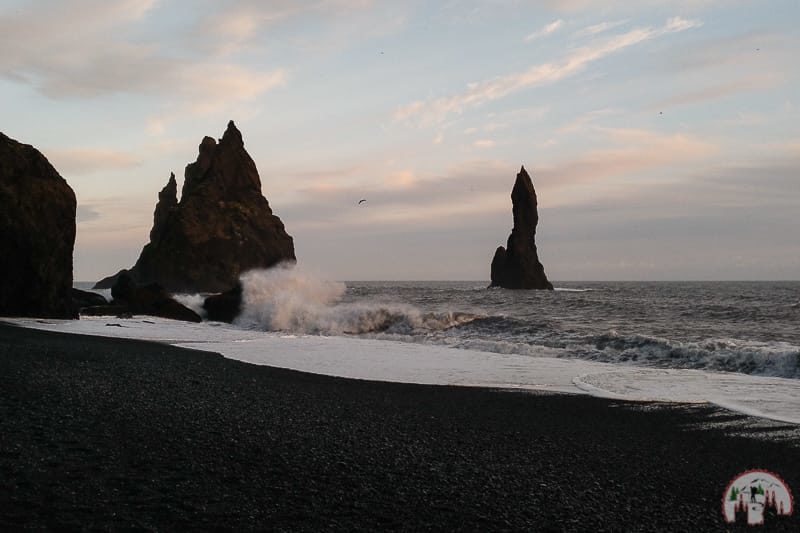 am Reynisdrangar zum Sonnenuntergang in Islands Süden
