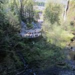 Die Besucherplattform an den Multnomah Falls auf Oregon Roadtrip