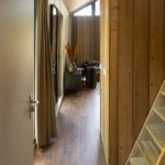 Blick zurück in den Flur im Duin Cabin in Geversduin in Nordholland
