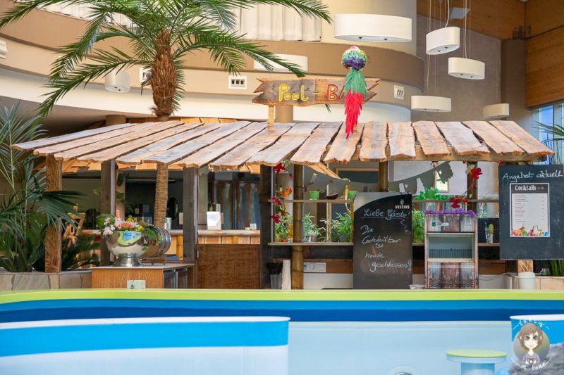 Poolbar im AquaMagis Schwimmbad