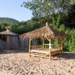 Daybeds im Sand vom Relax-Garten des AquaMagis