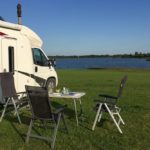 Camping mit Kind am Wasser