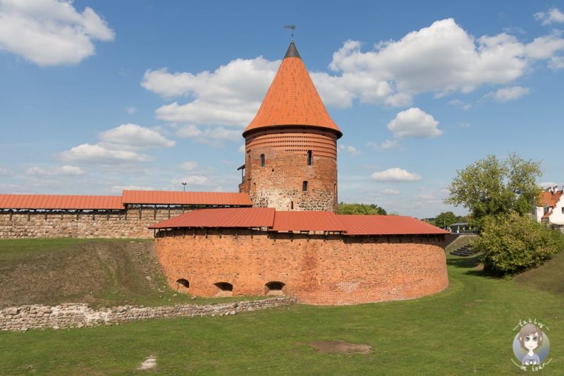 Die Burg von Kaunas im Baltikum mit Kind