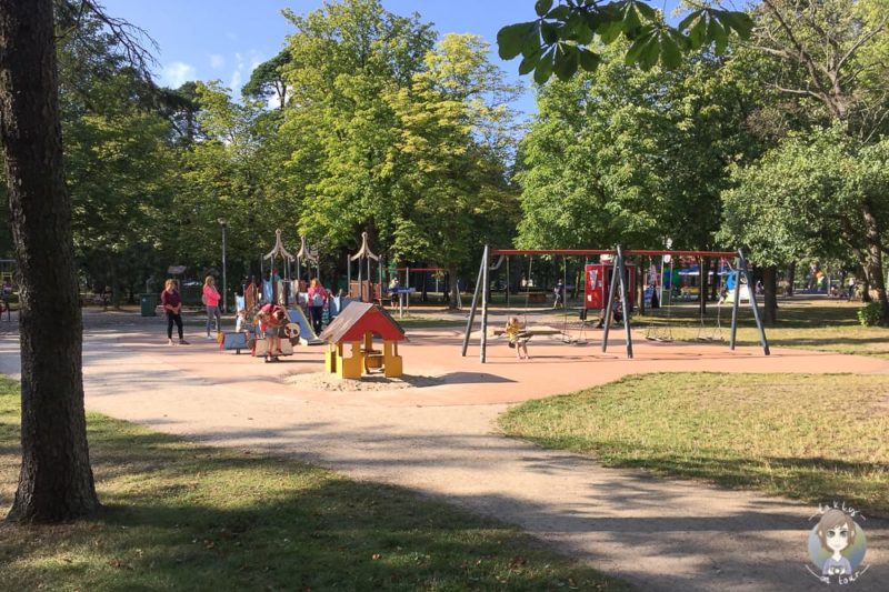 Baltikum mit Kind in der Kinderstadt in Ventspils