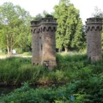 Ruine einer Brücke am Schloss Paffendorf