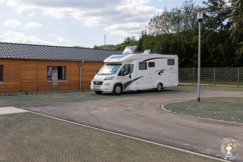 Wohnmobil am Campingplatz mit Schwimmbad in Plettenberg