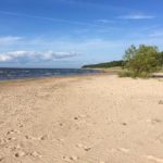 Sandstrand am RMK Lemme Camping im Baltikum mit Kind