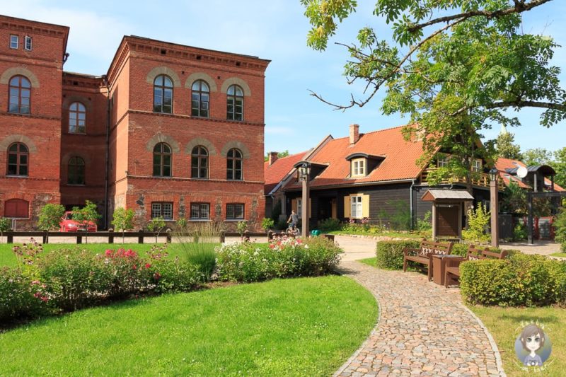 Stadtpark in Kuldiga beim Erkunden des Baltikums mit Kind
