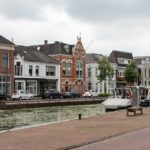 Häuser am Kanal in Assen in Drenthe