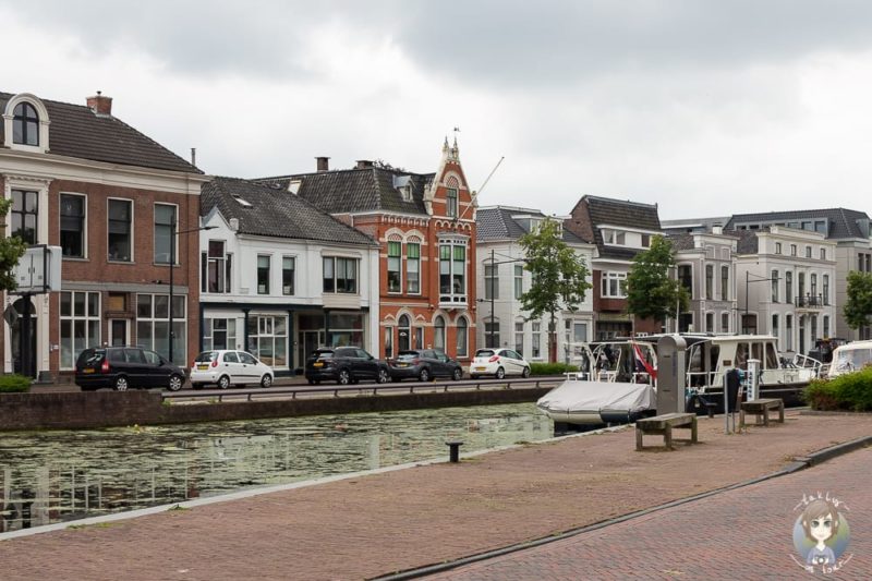 Häuser am Kanal in Assen in Drenthe