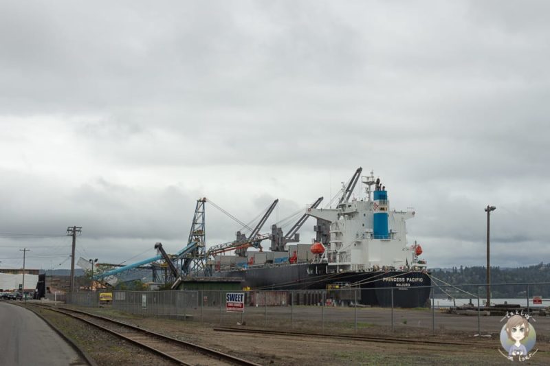 Ein Schiff in Coos Bay