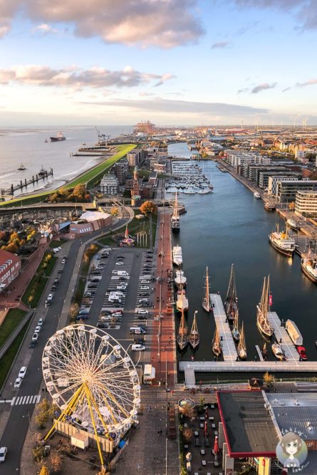 Ausicht von der Aussichtsplattform Sail City Bremerhaven auf Sehenswürdigkeiten
