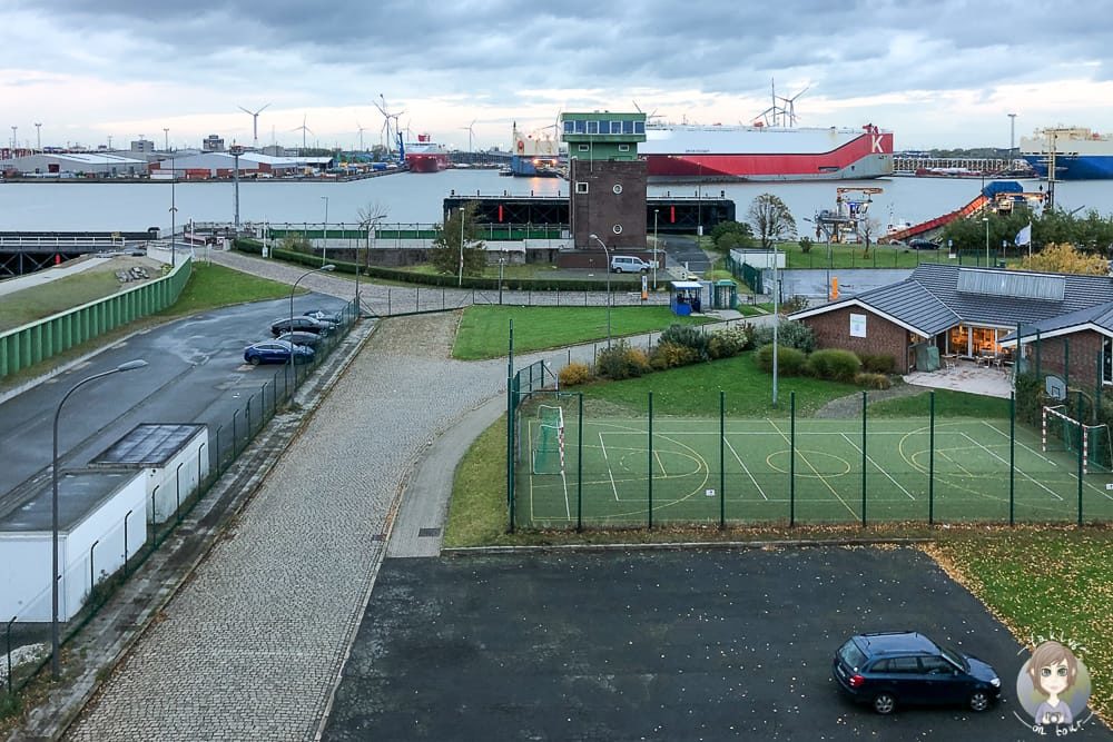 Bremerhavens Aussichtspunkt mit Containern