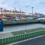 Container und Kräne von der Aussichtsplattform in Bremerhaven