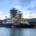 Sicht einer Schiffsreparatur auf einer Hafenrundfahrt Bremerhaven Sehenswürdigkeiten