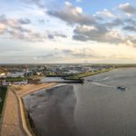 Blick auf das Wasser von der Aussichtsplattform Sail City Bremerhaven Sehenswürdigkeiten