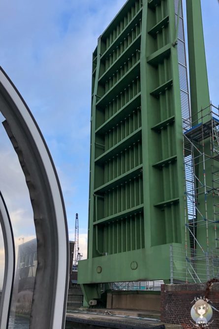 Eine Hebebrücke auf einer Hafenrundfahrt Bremerhaven Sehenswürdigkeiten