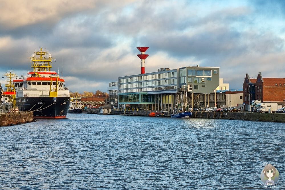 Blick auf das Best Western Bremerhaven Hotel am Fischereihafen