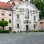 Der Innenhof und die Kirche vom Kloster Weltenburg