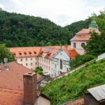 Blick von oben auf das Kloster Weltenburg