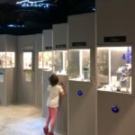 Mit Kind im Kristallmuseum Riedenburg