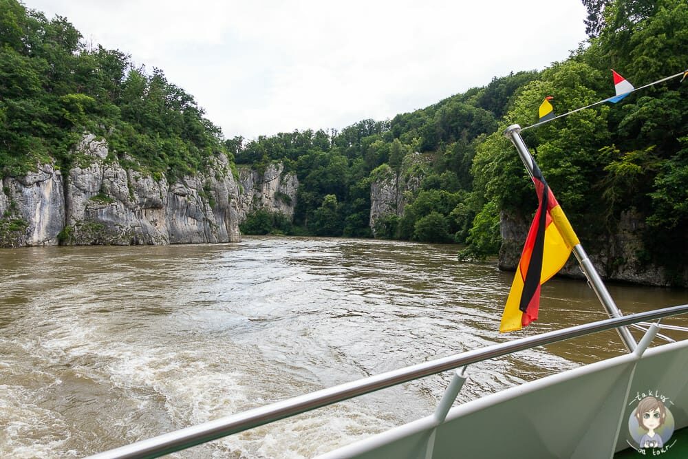 Schifffahrt durch den Donaudurchbruch Richtung Weltenburg