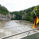 Schifffahrt durch den Donaudurchbruch Richtung Weltenburg