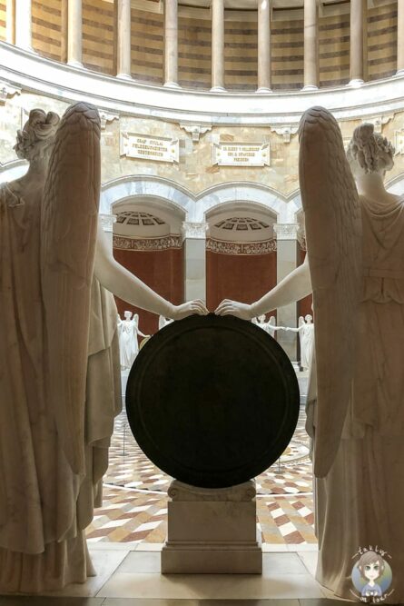 Engel von hinten in der Befreiungshalle