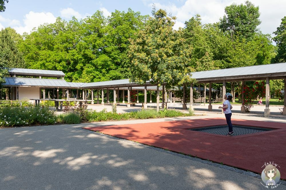 Ein Trampolin in Bad Abbachs Kurpark