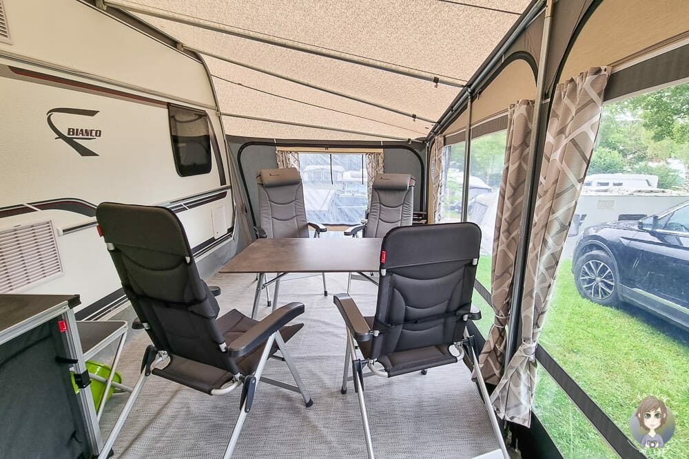 Platzangebot im Vorzelt beim Vergleich Wohnwagen oder Wohnmobil