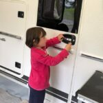 Wohnmobil oder Wohnwagen mit Kindern