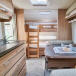 Ein Etagenbett im Caravan beim Vergleich Wohnwagen oder Wohnmobil