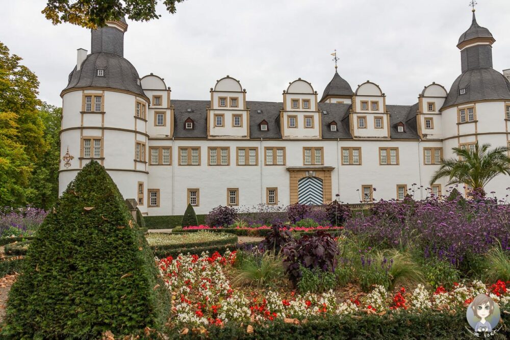 Vorderseite vom Schloß Neuhaus bei paderborn