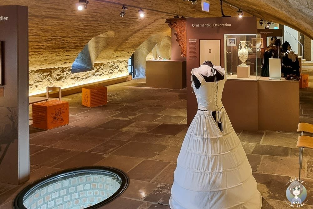 Führung rund um Kleider im Schloss Brake