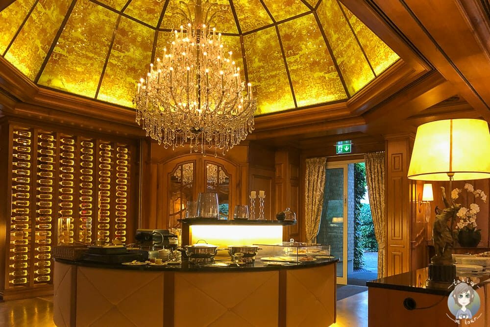 Am Frühstücksbuffet im Parkhotel Gütersloh