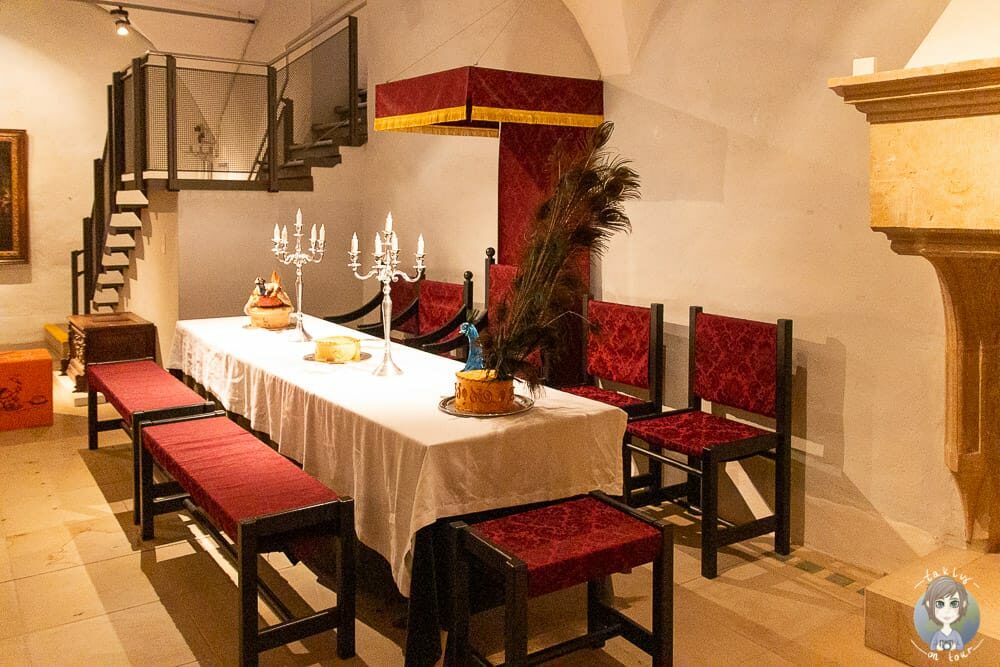 Eine gedeckte Tafel im Museum Schloss Brake