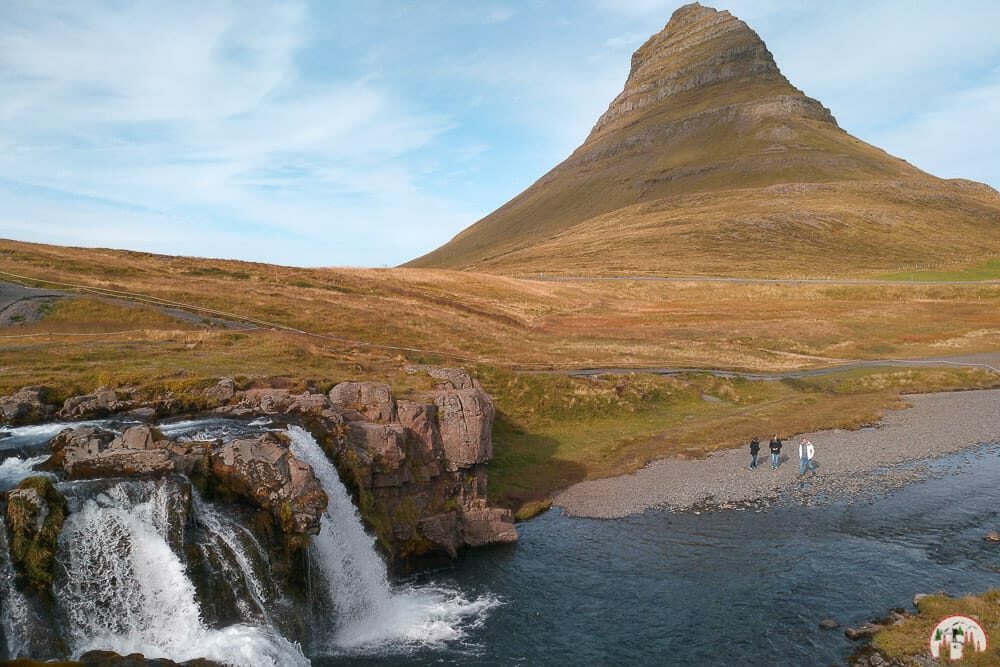 Der Wasserfall Kirkjufellsfoss in Islands Westen